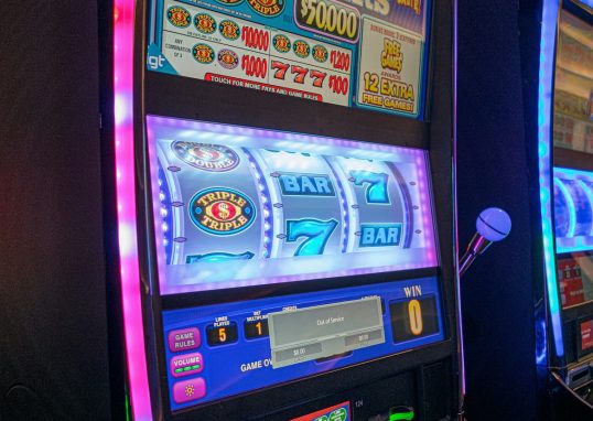 Why Certain Casino Games Become “Hot”